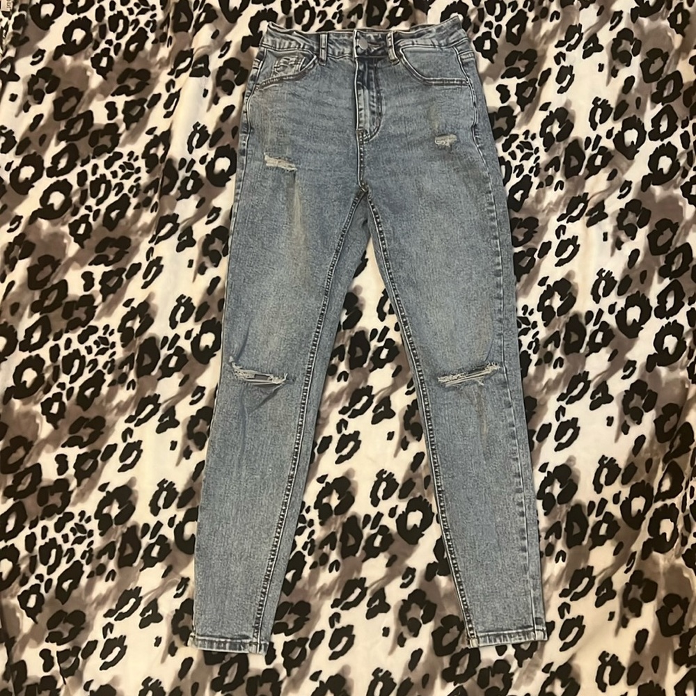 Light washed skinny ripped jeans